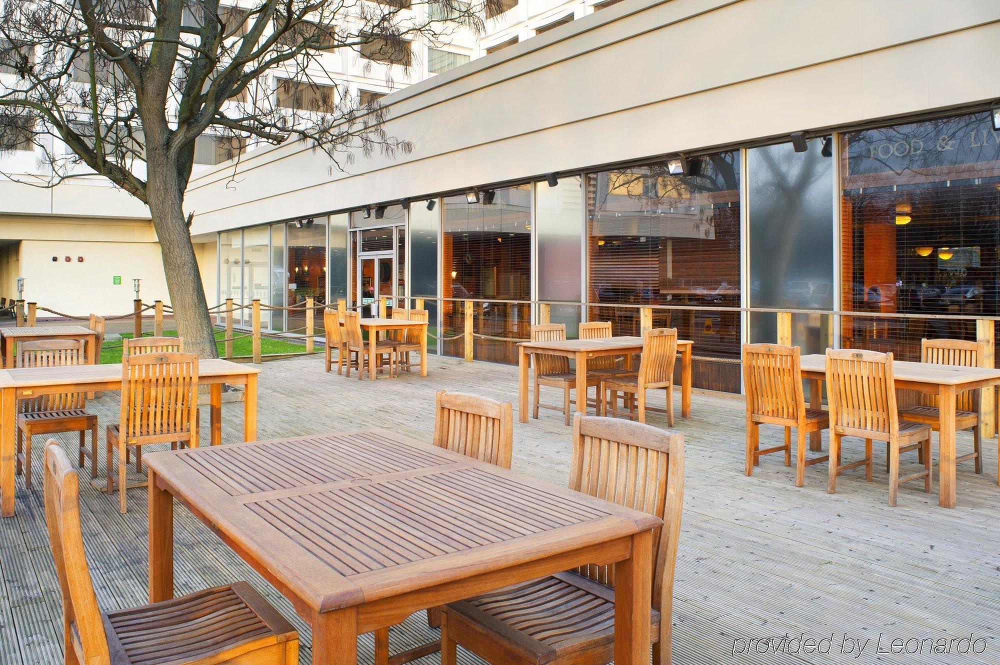 London - Heathrow M4,jct.4, An Ihg