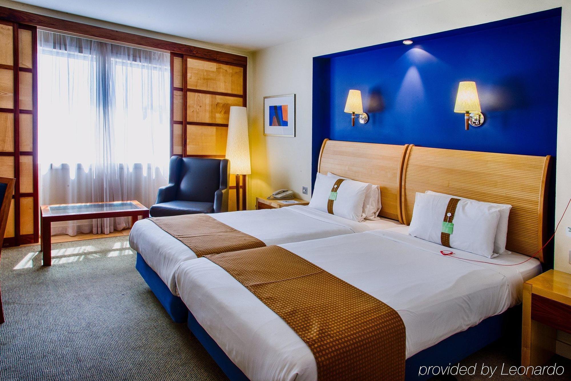 London - Heathrow M4,jct.4, An Ihg Hotel West Drayton (Middlesex)