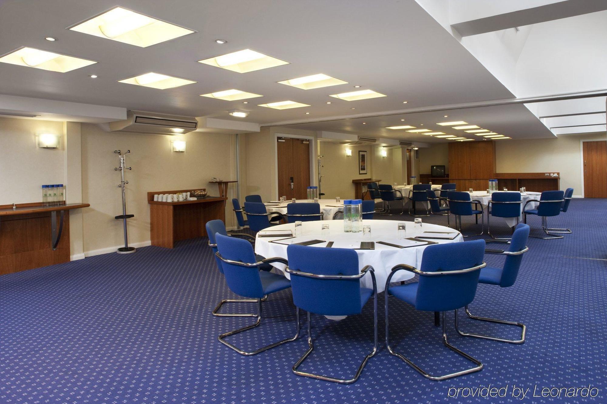 London - Heathrow M4,jct.4, An Ihg
