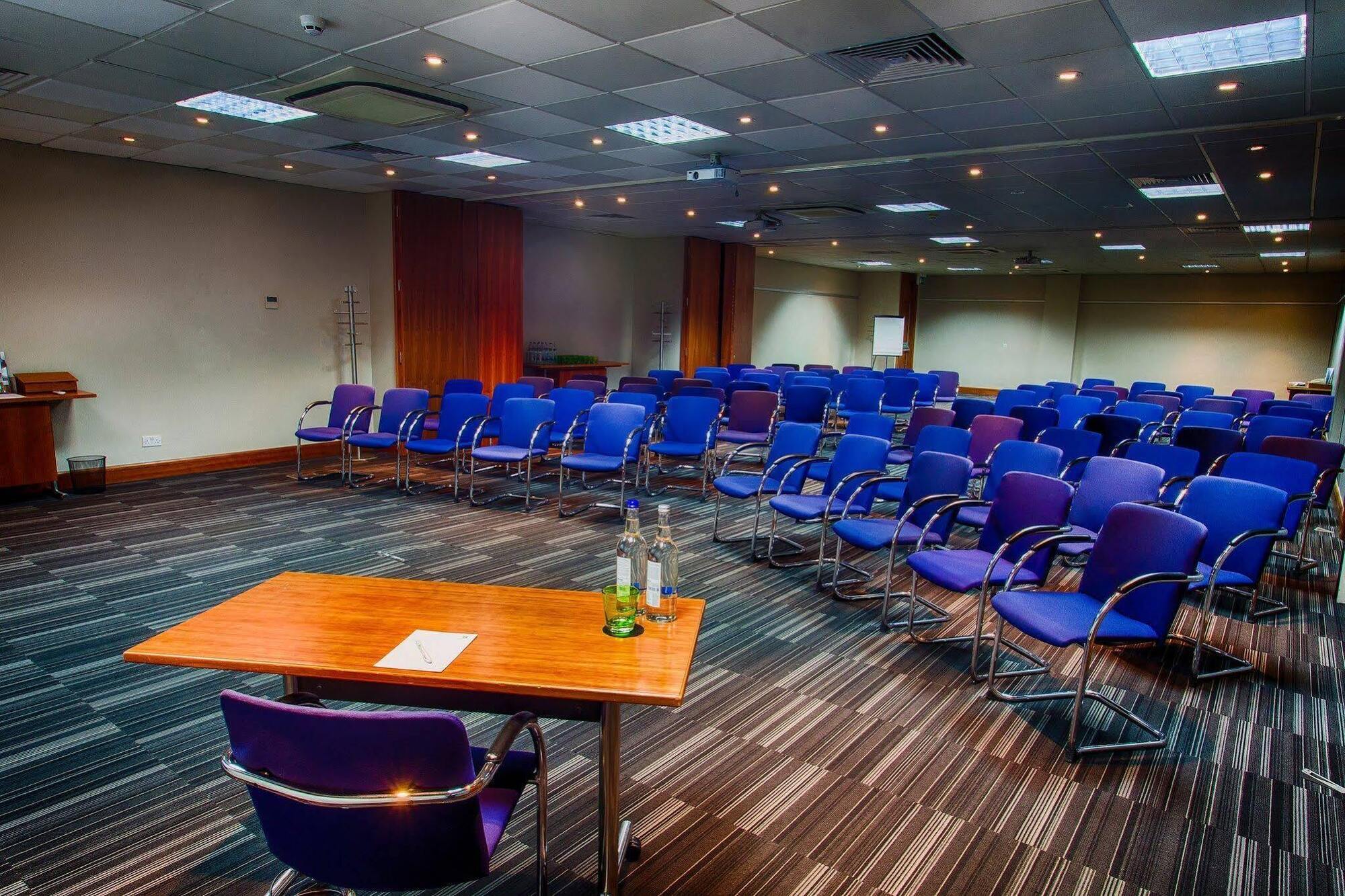 London - Heathrow M4,jct.4, An Ihg Hotel