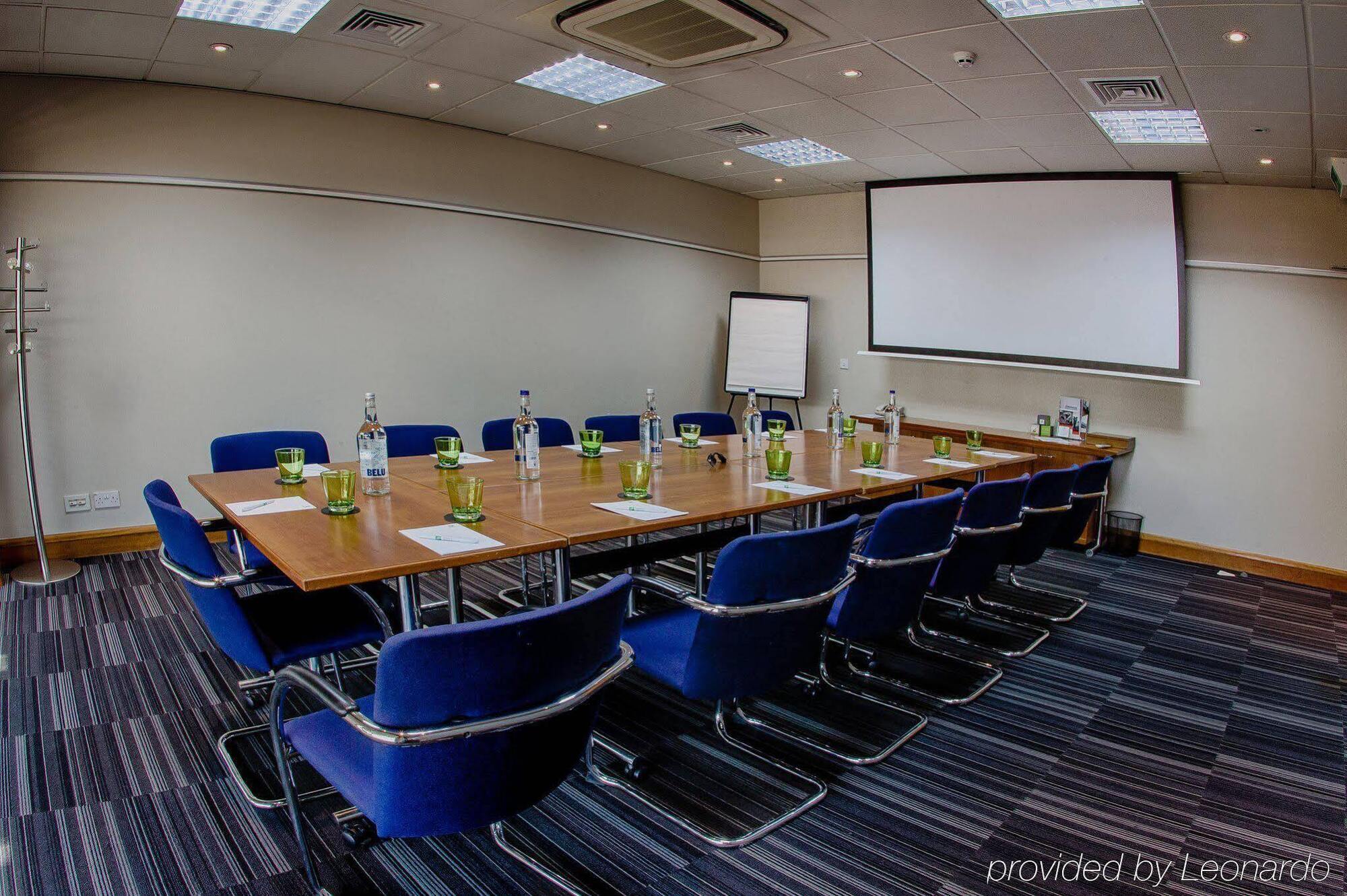 London - Heathrow M4,jct.4, An Ihg