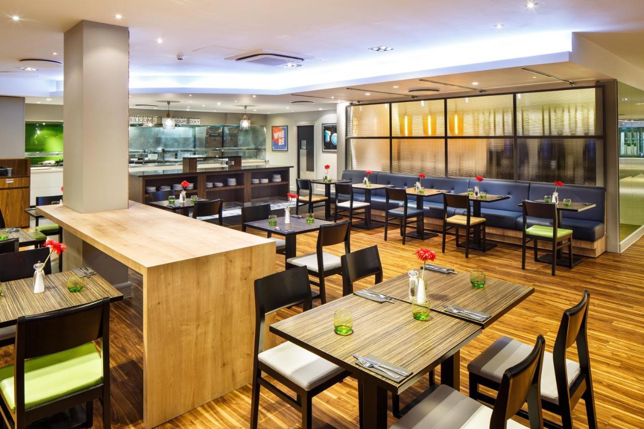 London - Heathrow M4,jct.4, An Ihg